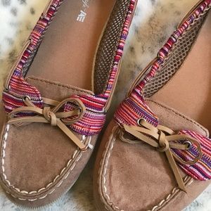 AMERICAN EAGLE shoes